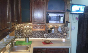 Кухня своими руками из массива сосны и столешницей из плитки за $1670 (19 фото)